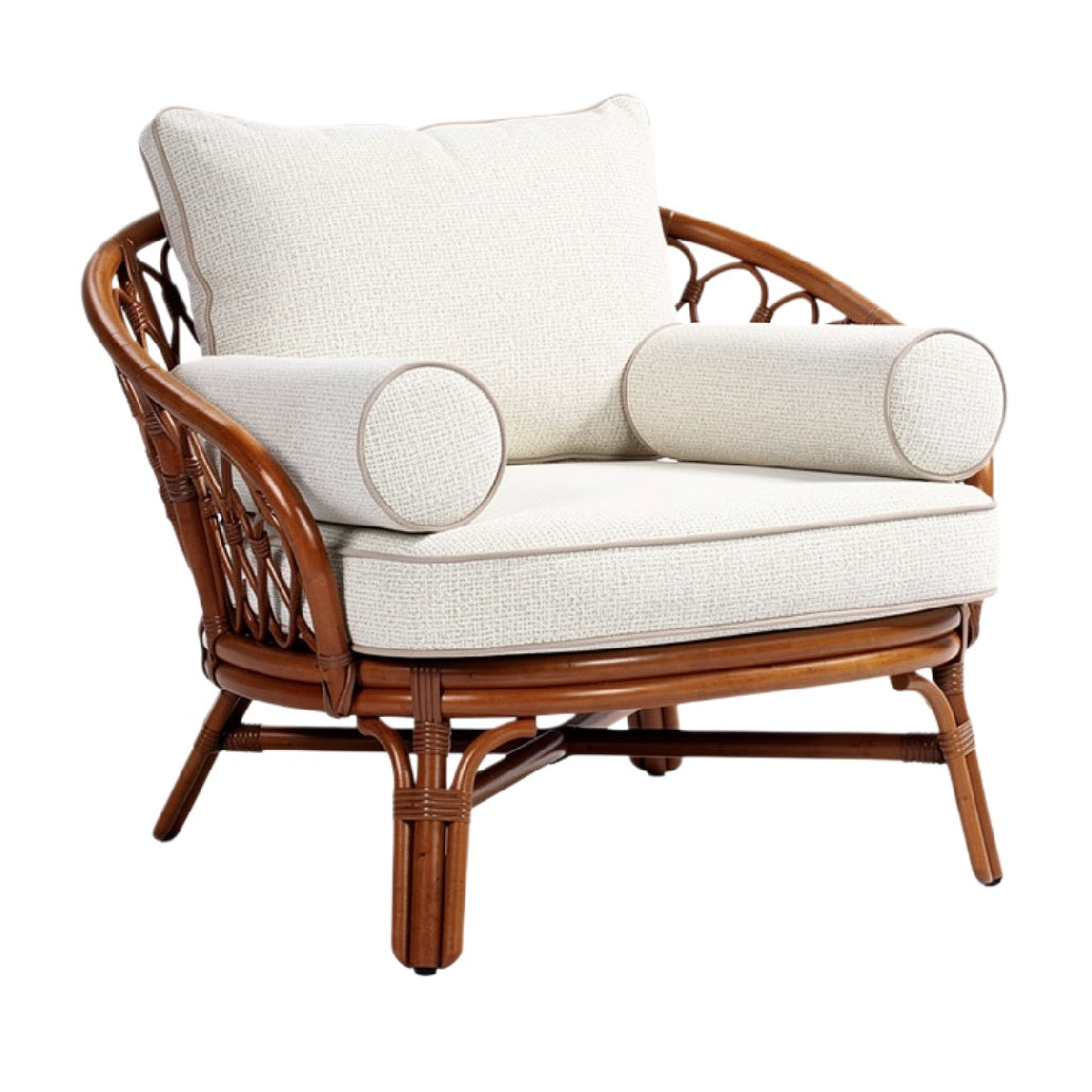 "Stijlvolle Rotan Fauteuil met Kussen en Comfortabele Armsteunen"